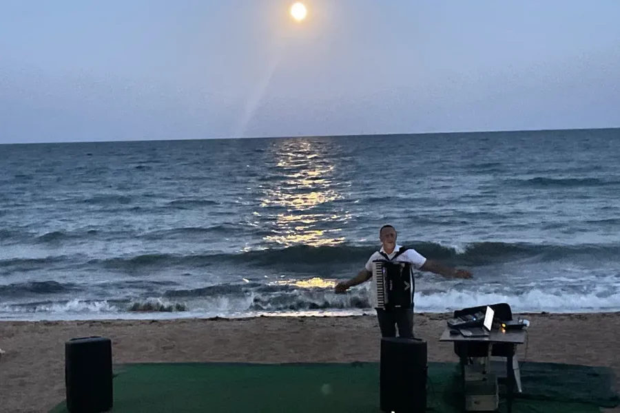 Вечерний концерт у моря